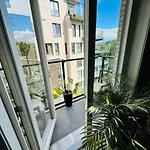 M&b Small Family - 5 Min Train Ride To Center, 25 - Min To Airport Apartamento *