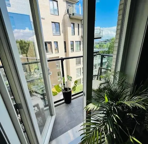 M&b Small Family - 5 Min Train Ride To Center, 25 - Min To Airport Apartamento *