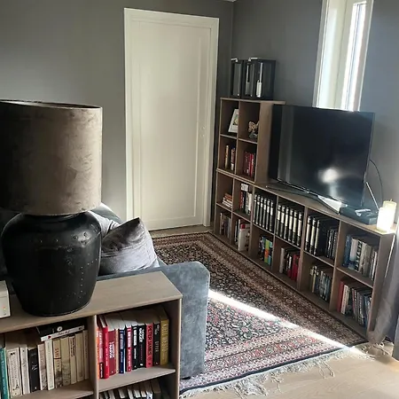 M&b Small Family - 5 Min Train Ride To Center, 25 - Min To Airport Oslo