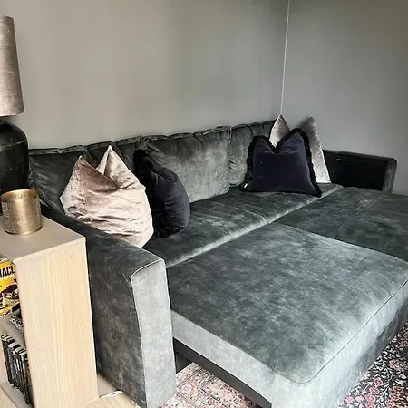 Lejlighed M&b Small Family - 5 Min Train Ride To Center, 25 - Min To Airport *